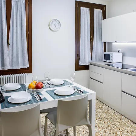 Ca'ada Apartman *